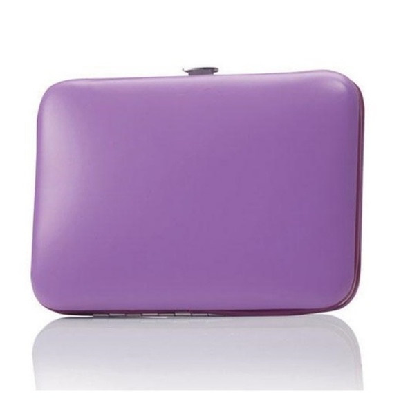 AVON FOOTWORKS TOTAL PEDICURE KIT - PURPLE (NEW WITH TAGS) - Picture 2 of 2